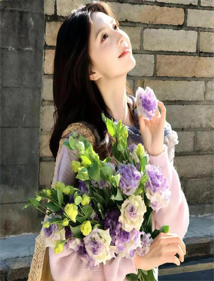 人物解析喜剧片经典《行尸村里走》：探索配角的精彩演绎与功能作用 理解角色塑造的艺术